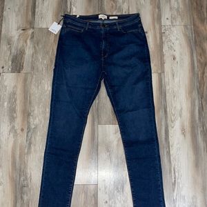 JAÈN Women’s High-Rise Jeans. Size: 34
